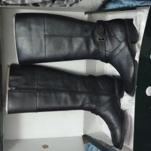 Ralph Lauren black burnished calf boots. Size 9 - Picture 4 of 6
